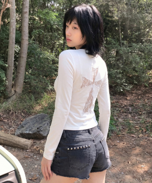 GRAVER（グレーバー）の「[ユニセックス]レースバッククロスUネックロングスリーブ_2カラー（Tシャツ/カットソー・レディース・ブラック/ホワイト・FREE）」の13枚目の写真