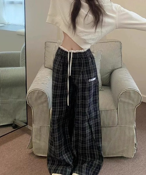 AsheKsha(アシクシャ)の「レトロチェック柄の万能ルーズフィットカジュアルパンツ(その他パンツ・レディース・ネイビー・S/M)」の4枚目の写真