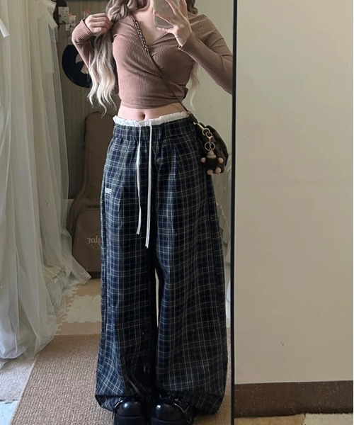 AsheKsha(アシクシャ)の「レトロチェック柄の万能ルーズフィットカジュアルパンツ(その他パンツ・レディース・ネイビー・S/M)」の7枚目の写真