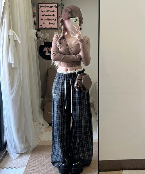 AsheKsha(アシクシャ)の「レトロチェック柄の万能ルーズフィットカジュアルパンツ(その他パンツ・レディース・ネイビー・S/M)」の9枚目の写真