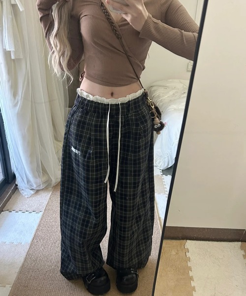 AsheKsha(アシクシャ)の「レトロチェック柄の万能ルーズフィットカジュアルパンツ(その他パンツ・レディース・ネイビー・S/M)」の10枚目の写真