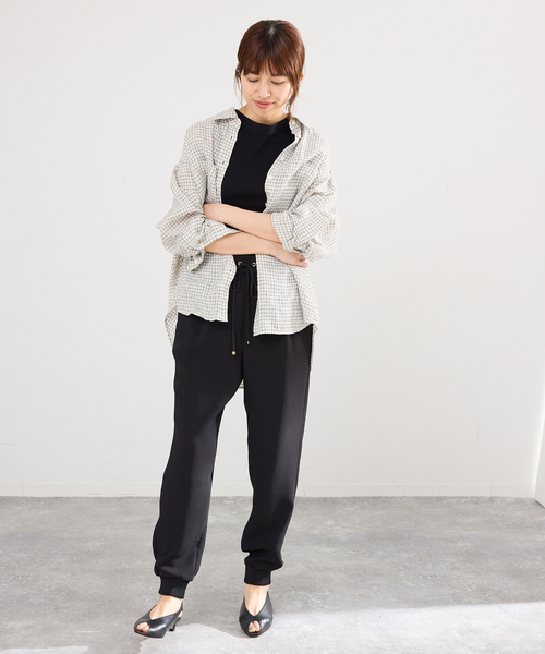 IENA（イエナ）の「《セットアップ対応》フレンチリネンチェックレギュラーカラーシャツ（シャツ/ブラウス・レディース・ベージュ・FREE）」の3枚目の写真