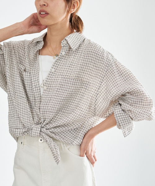 IENA（イエナ）の「《セットアップ対応》フレンチリネンチェックレギュラーカラーシャツ（シャツ/ブラウス・レディース・ベージュ・FREE）」の4枚目の写真