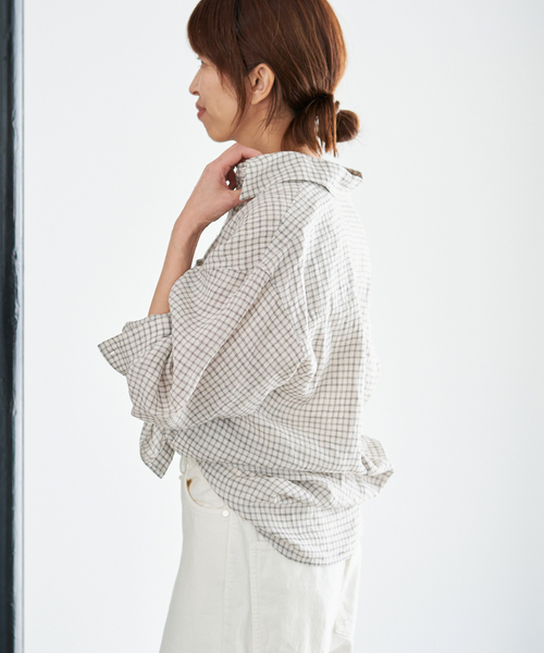 IENA（イエナ）の「《セットアップ対応》フレンチリネンチェックレギュラーカラーシャツ（シャツ/ブラウス・レディース・ベージュ・FREE）」の5枚目の写真