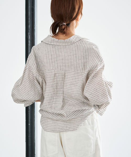 IENA（イエナ）の「《セットアップ対応》フレンチリネンチェックレギュラーカラーシャツ（シャツ/ブラウス・レディース・ベージュ・FREE）」の6枚目の写真