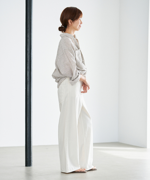IENA（イエナ）の「《セットアップ対応》フレンチリネンチェックレギュラーカラーシャツ（シャツ/ブラウス・レディース・ベージュ・FREE）」の11枚目の写真