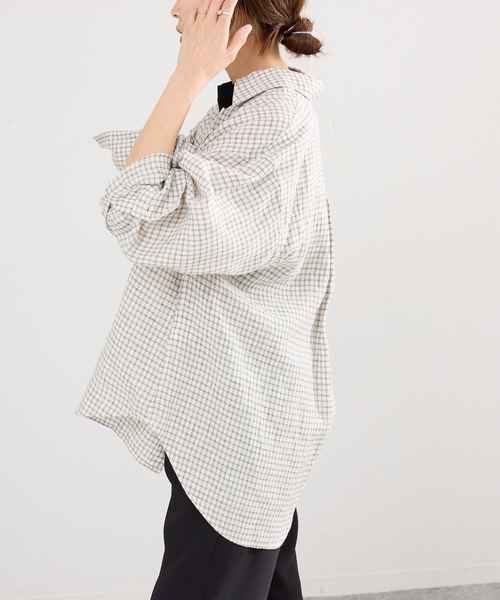 IENA（イエナ）の「《セットアップ対応》フレンチリネンチェックレギュラーカラーシャツ（シャツ/ブラウス・レディース・ベージュ・FREE）」の13枚目の写真