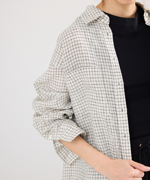 IENA（イエナ）の「《セットアップ対応》フレンチリネンチェックレギュラーカラーシャツ（シャツ/ブラウス・レディース・ベージュ・FREE）」の17枚目の写真