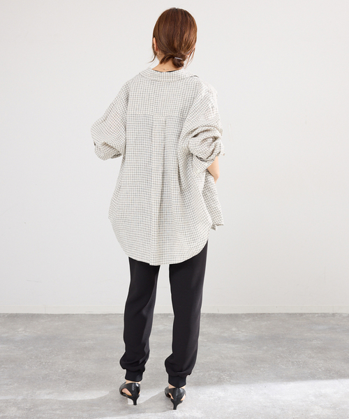 IENA（イエナ）の「《セットアップ対応》フレンチリネンチェックレギュラーカラーシャツ（シャツ/ブラウス・レディース・ベージュ・FREE）」の21枚目の写真