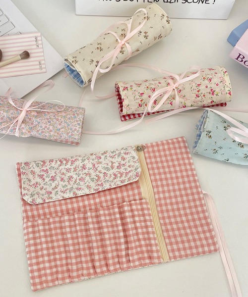 IRADOWL(アイラドール)の「花柄メイクブラシポーチケース(メイクブラシ・レディース・ピンク/ライトブルー/アイボリー・FREE)」の6枚目の写真