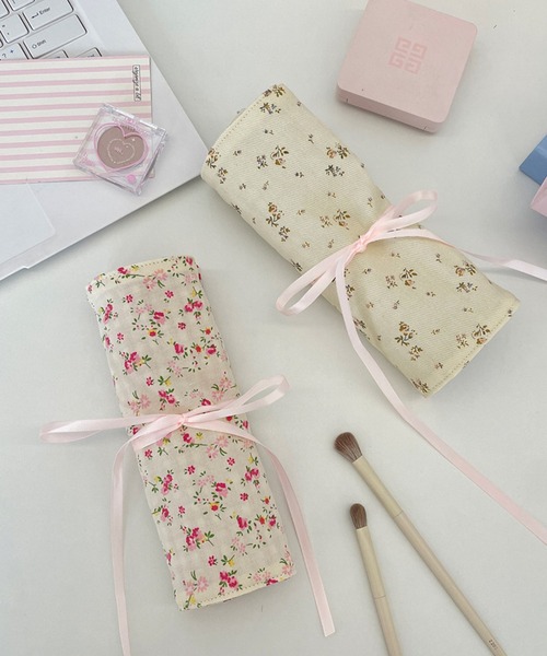 IRADOWL(アイラドール)の「花柄メイクブラシポーチケース(メイクブラシ・レディース・ピンク/ライトブルー/アイボリー・FREE)」の4枚目の写真