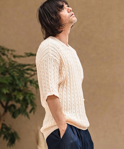 CAMBIO(カンビオ)の「mn3238- Cable Knit Short Sleeve Knit Pullover 半袖ニット(S69826cmb)(ニット/セーター・メンズ・ベージュ/ブラック/チャコールグレー/オフホワイト・L/M/S)」の2枚目の写真