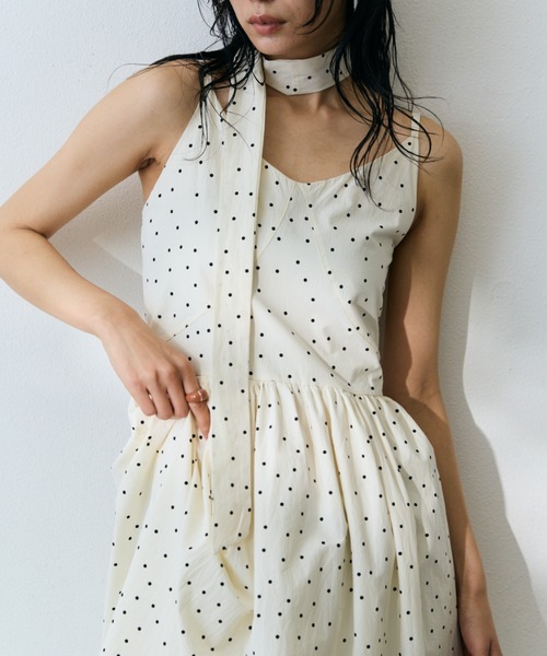 DRWCYS(ドロシーズ)の「【ナロータイ付き】ドットVキャミワンピ(ワンピース・レディース・アイボリー/ブラック・FREE)」の7枚目の写真