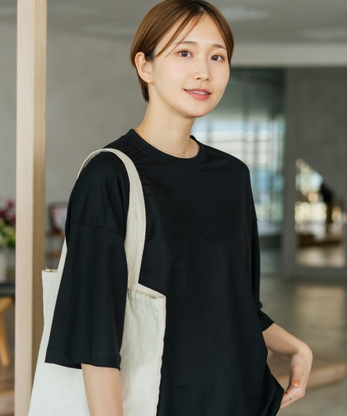fort point（フォーポイント）の「【C-FORTPOINT/フォートポイント】【接触冷感 ひんやり涼しい】冷感鹿の子素材 ラウンドヘムTシャツ 乾きやすい お尻が隠れる 体型カバー（Tシャツ/カットソー・レディース・チャコールグレー/ブラック/ベージュ・FREE）」の14枚目の写真