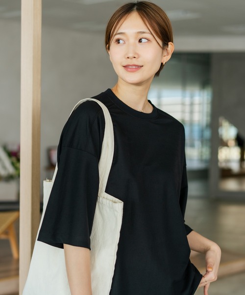 fort point（フォーポイント）の「【C-FORTPOINT/フォートポイント】【接触冷感 ひんやり涼しい】冷感鹿の子素材 ラウンドヘムTシャツ 乾きやすい お尻が隠れる 体型カバー（Tシャツ/カットソー・レディース・チャコールグレー/ブラック/ベージュ・FREE）」の15枚目の写真