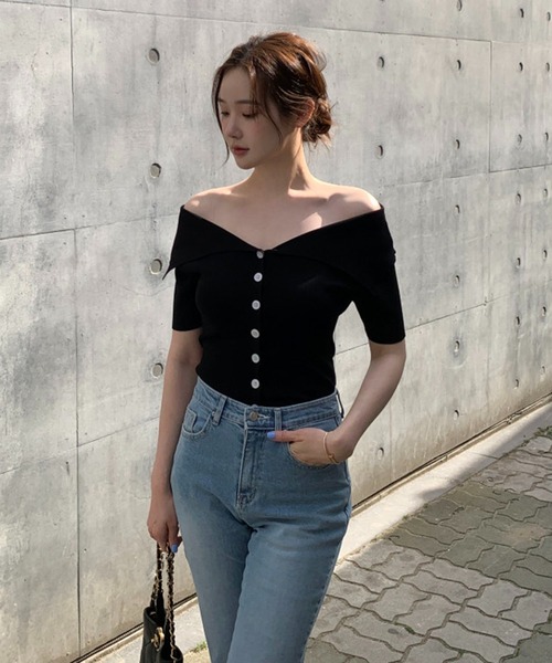 Doula Doula(ドゥーラドゥーラ)の「ビッグカラーオフショルダー半袖ニット(ニット/セーター・レディース・ブラック/ホワイト/イエロー/ブルー・FREE)」の8枚目の写真