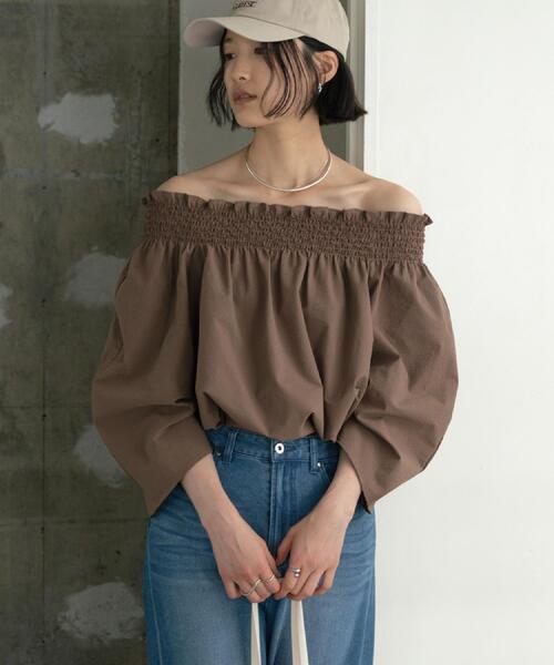 GALLEST（ギャレスト）の「サッカーオフショルブラウス【再入荷／2WAY】（シャツ/ブラウス・レディース・ライトグリーン/ホワイト/レッド系1/ブラック/ブラウン系・38）」の6枚目の写真