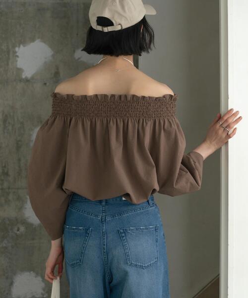 GALLEST（ギャレスト）の「サッカーオフショルブラウス【再入荷／2WAY】（シャツ/ブラウス・レディース・ライトグリーン/ホワイト/レッド系1/ブラック/ブラウン系・38）」の7枚目の写真