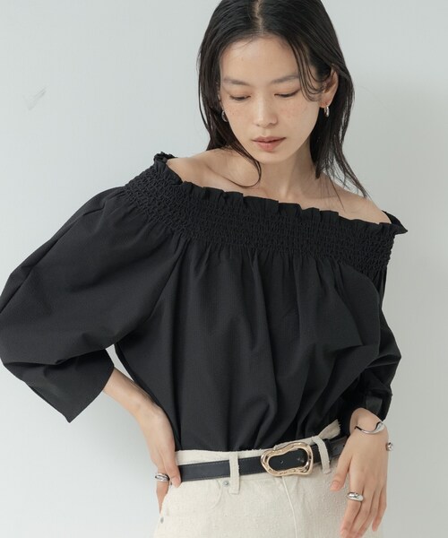 GALLEST（ギャレスト）の「サッカーオフショルブラウス【再入荷／2WAY】（シャツ/ブラウス・レディース・ライトグリーン/ホワイト/レッド系1/ブラック/ブラウン系・38）」の15枚目の写真