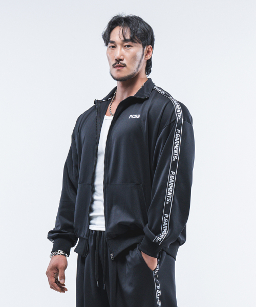 PHYSICAL GARMENTS（フィジカルガーメンツ）の「P2453 レタリングラインジャージハーフジップ [ブラック]（ナイロンジャケット・メンズ・その他・MEDIUM/LARGE/X-LARGE/XX-LARGE）」の4枚目の写真