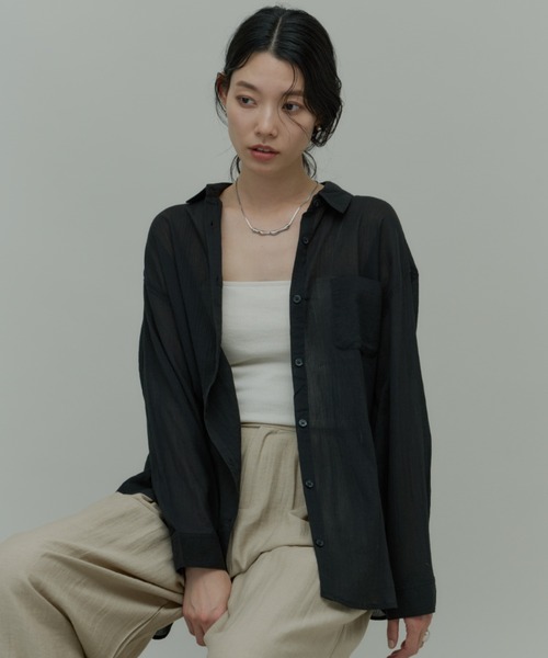 Plumel(プルメル)の「Easy Care Basic Light Shirt / 【防シワ】イージーケアベーシックライトシャツ(シャツ/ブラウス・レディース・ブラック/オフホワイト/グレイッシュブルー・MEDIUM)」の7枚目の写真