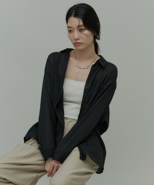 Plumel(プルメル)の「Easy Care Basic Light Shirt / 【防シワ】イージーケアベーシックライトシャツ(シャツ/ブラウス・レディース・ブラック/オフホワイト/グレイッシュブルー・MEDIUM)」の9枚目の写真