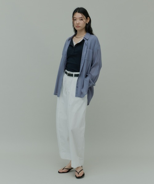 Plumel(プルメル)の「Easy Care Basic Light Shirt / 【防シワ】イージーケアベーシックライトシャツ(シャツ/ブラウス・レディース・ブラック/オフホワイト/グレイッシュブルー・MEDIUM)」の17枚目の写真
