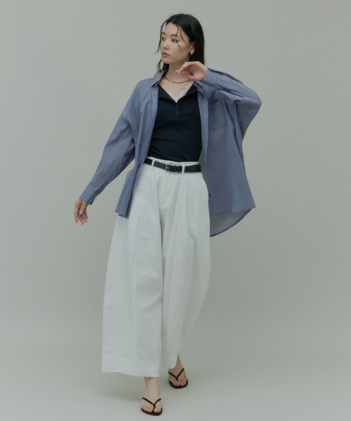 Plumel(プルメル)の「Easy Care Basic Light Shirt / 【防シワ】イージーケアベーシックライトシャツ(シャツ/ブラウス・レディース・ブラック/オフホワイト/グレイッシュブルー・MEDIUM)」の18枚目の写真