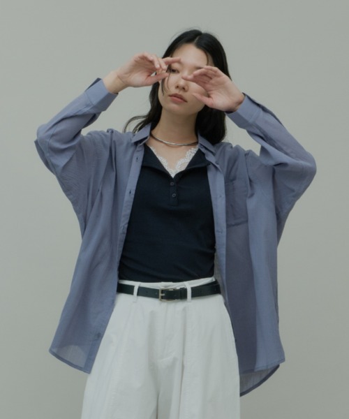 Plumel(プルメル)の「Easy Care Basic Light Shirt / 【防シワ】イージーケアベーシックライトシャツ(シャツ/ブラウス・レディース・ブラック/オフホワイト/グレイッシュブルー・MEDIUM)」の11枚目の写真