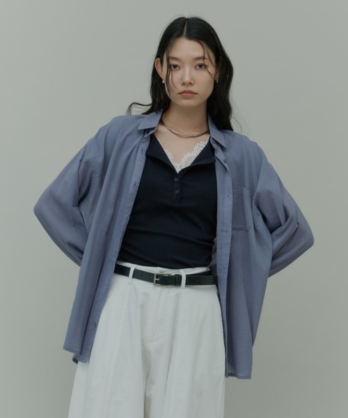 Plumel(プルメル)の「Easy Care Basic Light Shirt / 【防シワ】イージーケアベーシックライトシャツ(シャツ/ブラウス・レディース・ブラック/オフホワイト/グレイッシュブルー・MEDIUM)」の12枚目の写真