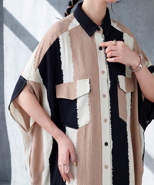 antiqua(アンティカ)の「配色 ドルマン アート柄 シャツワンピース(シャツワンピース・レディース・ブラックミックス/ネイビー系・P/R)」の10枚目の写真