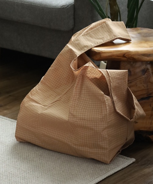 392 plusm(サンキューニプリュスエム)の「392PLUSM ECO BAG_BIG チェック エコバッグ(エコバッグ/サブバッグ・メンズ・オフホワイト/グリーン/イエロー/ベージュ・ONE)」の2枚目の写真