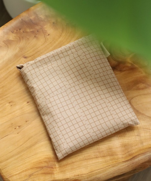 392 plusm(サンキューニプリュスエム)の「392PLUSM ECO BAG_BIG チェック エコバッグ(エコバッグ/サブバッグ・メンズ・オフホワイト/グリーン/イエロー/ベージュ・ONE)」の8枚目の写真
