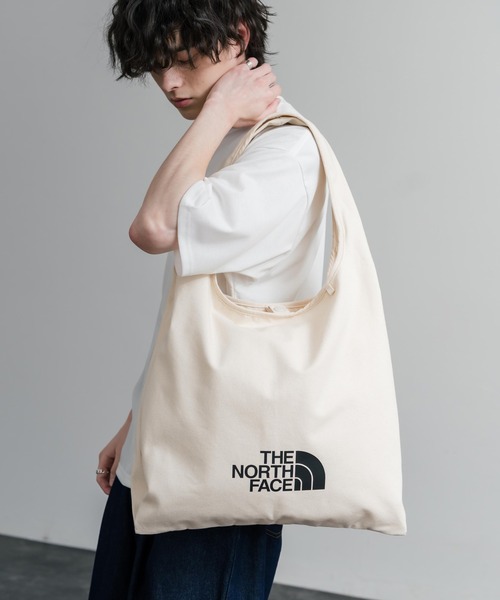 THE NORTH FACE(ザノースフェイス)の「THE NORTH FACE TRIG BAG ワンポイントロゴショルダートートバッグ A4収納可能(トートバッグ・メンズ・クリーム/ブラック・FREE)」の2枚目の写真