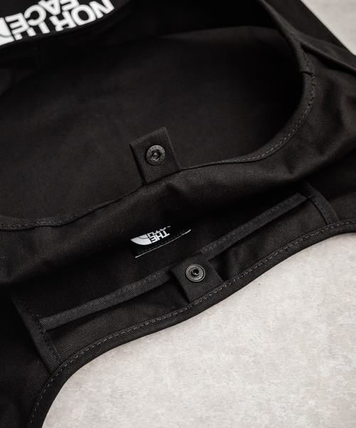 THE NORTH FACE(ザノースフェイス)の「THE NORTH FACE TRIG BAG ワンポイントロゴショルダートートバッグ A4収納可能(トートバッグ・メンズ・クリーム/ブラック・FREE)」の22枚目の写真