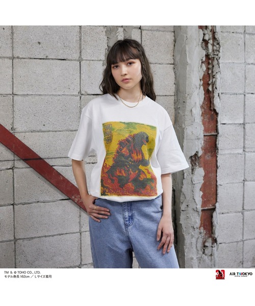 AIR TWOKYO(エアトゥーキョー)の「『ゴジラVSデストロイア』30周年 シーンイラストTシャツ 1(呉爾羅)(Tシャツ/カットソー・メンズ・ホワイト/ブラック・LARGE/X-LARGE/MEDIUM/SMALL/XX-LARGE)」の1枚目の写真