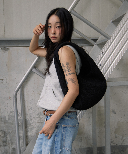 HAVEAWHALE（ハブアホエール）の「mini wool pebble bag (BK)（ショルダーバッグ・レディース・その他・FREE）」の2枚目の写真