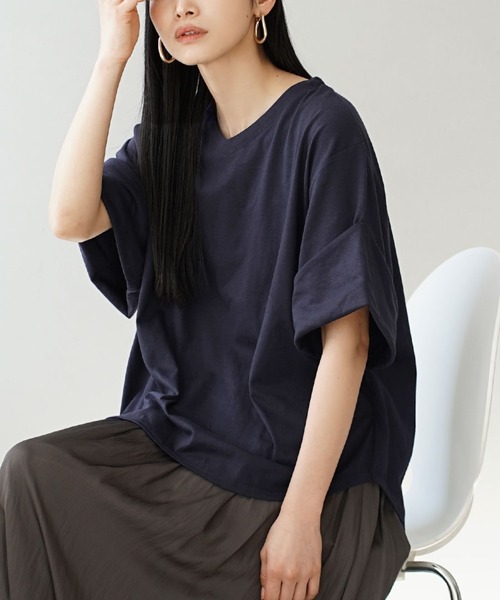 zootie(ズーティー)の「URBAN PLUS ロールアップスリーブ Tシャツ(Tシャツ/カットソー・レディース・グレイッシュブルー/ネイビー/ブラック/テラコッタ/ダークグリーン/ラベンダー/ブラウン系その他/アイボリー/ライトベージュ/スモークピンク/グレイッシュベージュ/オフホワイト/ライトブルー/チャコール・フリー)」の12枚目の写真