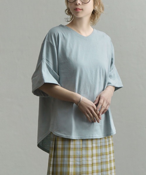 zootie(ズーティー)の「URBAN PLUS ロールアップスリーブ Tシャツ(Tシャツ/カットソー・レディース・グレイッシュブルー/ネイビー/ブラック/テラコッタ/ダークグリーン/ラベンダー/ブラウン系その他/アイボリー/ライトベージュ/スモークピンク/グレイッシュベージュ/オフホワイト/ライトブルー/チャコール・フリー)」の11枚目の写真