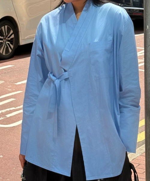 71TO96(チル ハナ トゥ グユク)の「Mu-Shirt (Blue)(シャツ/ブラウス・レディース・ブルー・MEDIUM/LARGE)」の3枚目の写真