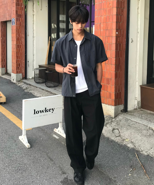 MINDBRIDGE（マインドブリッジ）の「[COUTURE]ナイロンオーバーサイズポケット半袖シャツ - 2カラー（シャツ/ブラウス・メンズ・チャコールグレー/ミント・100/110/95/105）」の4枚目の写真