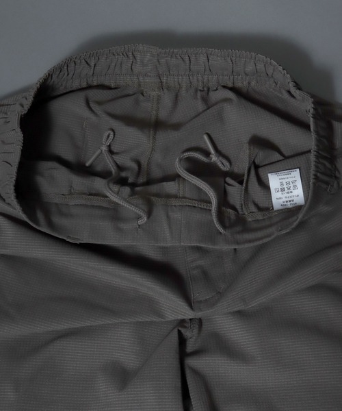 ANPAS（アンパス）の「Ribbed Mesh Easy Pants / 〈接触冷感 通気性 吸汗速乾 遮熱 UV対策 ストレッチ〉爽やかに風通る リップメッシュ クールイージーパンツ メンズ ボトムス（その他パンツ・メンズ・ブラック/チャコール/ネイビー/カーキ・LL/L/M）」の22枚目の写真
