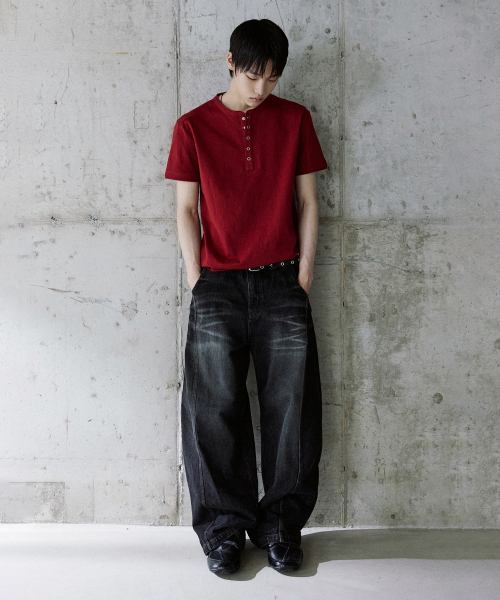 P.IN.O（ピインオ）の「コットンレイヤードヘンリーネックショートスリーブ - バーガンディ（Tシャツ/カットソー・メンズ・その他・MEDIUM/LARGE）」の4枚目の写真