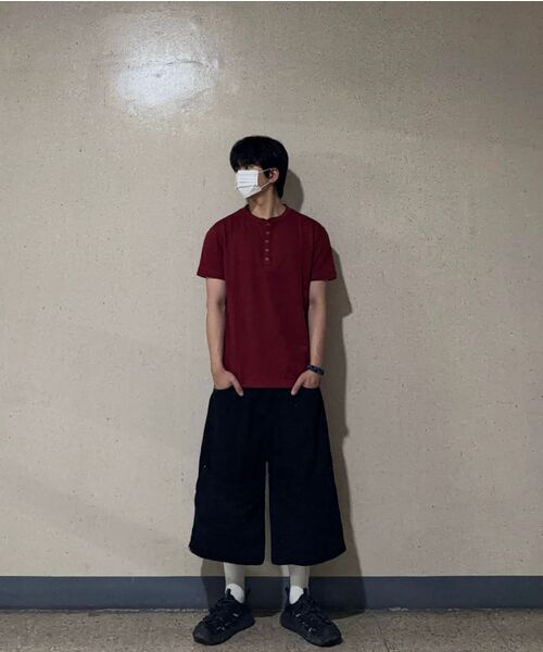 P.IN.O（ピインオ）の「コットンレイヤードヘンリーネックショートスリーブ - バーガンディ（Tシャツ/カットソー・メンズ・その他・MEDIUM/LARGE）」の6枚目の写真