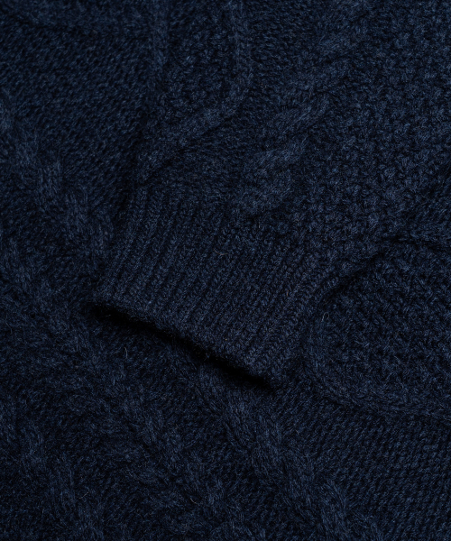 EDINBURGH CLUB(エディンバラクラブ)の「ARAN CREW-NECK SWEATER (NAVY)(ニット/セーター・メンズ・ネイビー・SMALL/MEDIUM/LARGE/X-LARGE)」の4枚目の写真