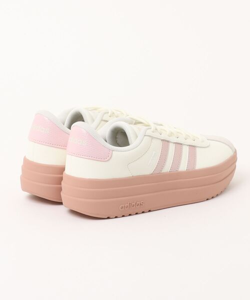 adidas(アディダス)の「adidas アディダス VL COURT BOLD レディーススニーカー 厚底 プラットフォーム(VLコートボールド) IH3080 アイボリー/サンディーピンクメタリック(スニーカー・レディース・ベージュ・23.0cm/24.5cm/24.0cm/23.5cm/25.0cm/22.5cm)」の2枚目の写真