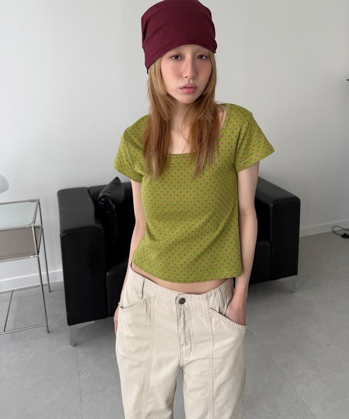 4INT.(フォイント)の「配色 ドット セミクロップド 半袖 Tシャツ(Tシャツ/カットソー・レディース・カーキ/クリーム・FREE)」の9枚目の写真