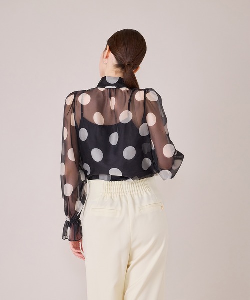 Audie a Muses(オーディアミューズ)の「ドットプリントボウタイ付きブラウス(シャツ/ブラウス・レディース・ブラック・42/38)」の14枚目の写真