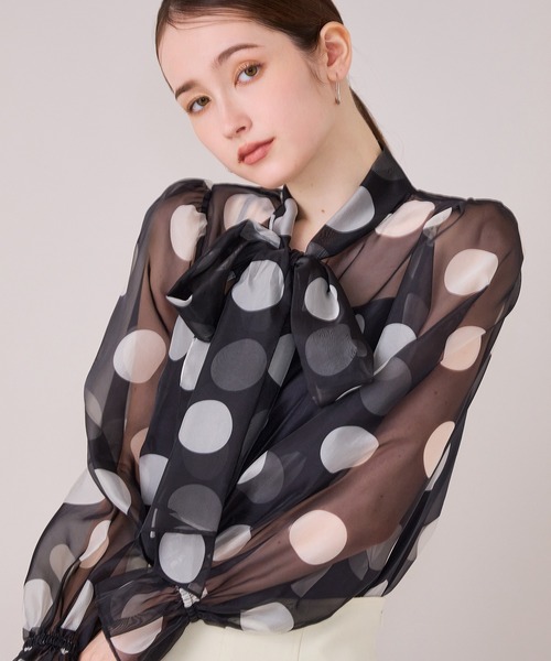 Audie a Muses(オーディアミューズ)の「ドットプリントボウタイ付きブラウス(シャツ/ブラウス・レディース・ブラック・42/38)」の17枚目の写真
