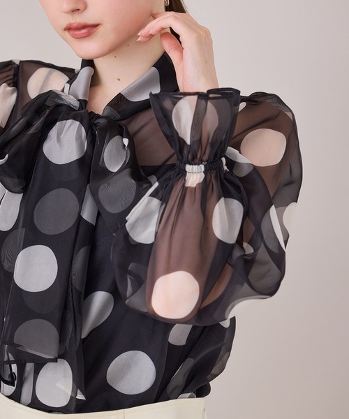 Audie a Muses(オーディアミューズ)の「ドットプリントボウタイ付きブラウス(シャツ/ブラウス・レディース・ブラック・42/38)」の20枚目の写真